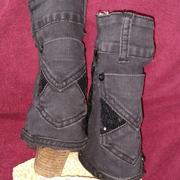 🌻Country girl Black Denim Hugs - Picture 3 of 6